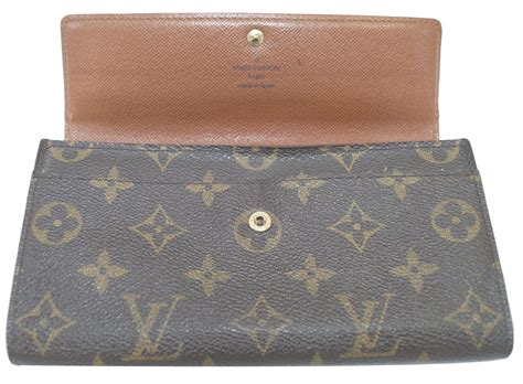 louis vuitton sarah wallet.